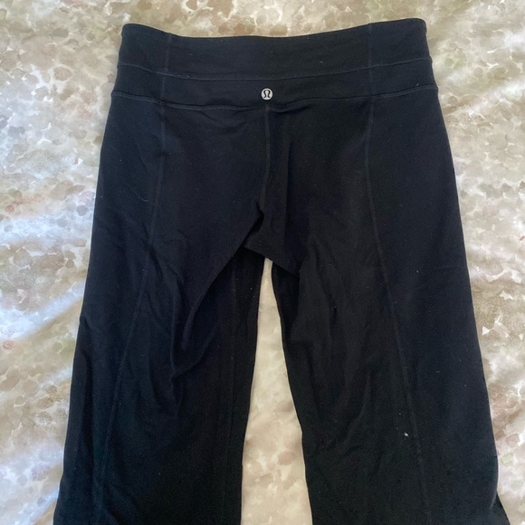 Lululemon reversible crop black leggings 6/8 - Picture 3 of 3